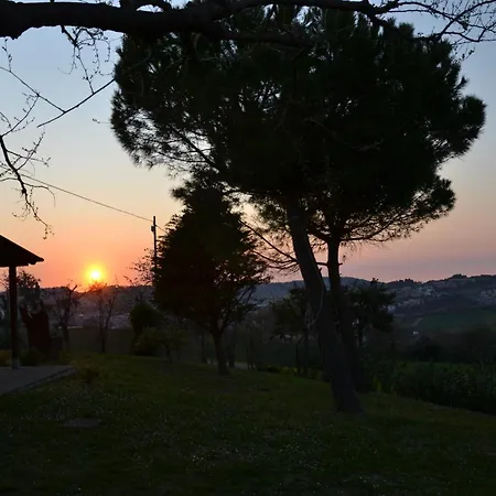 Alojamento de Turismo Rural Il Mandorlo - E Azienda Agricola Ferrato Ancona